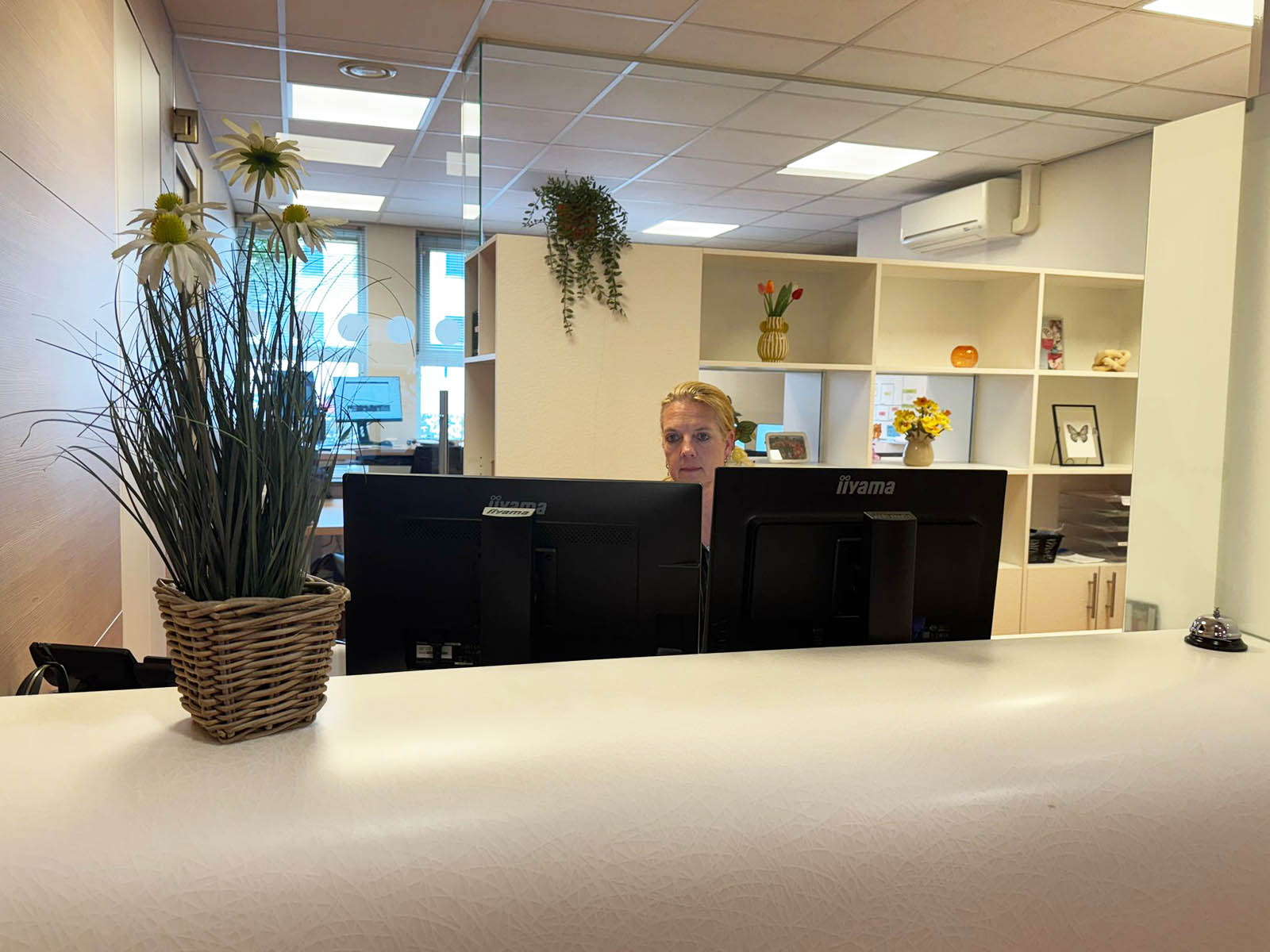 Balie met assistente